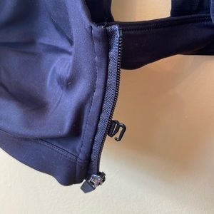 Black sports bra